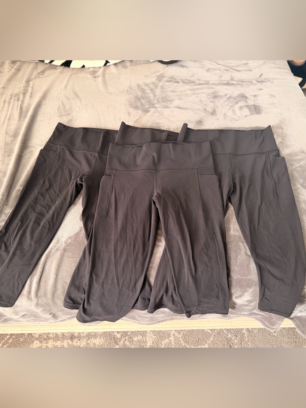 Athleta Black Salutation Stash Capri bundle